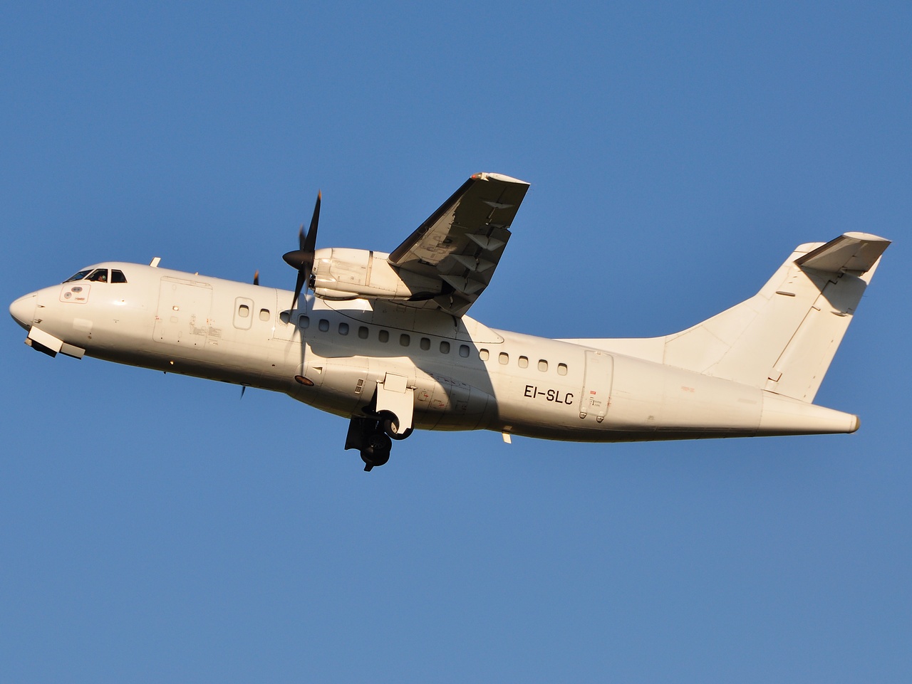 EI-SLC - ATR 42-300 - Air Contractors - AMS - 23-06-2009