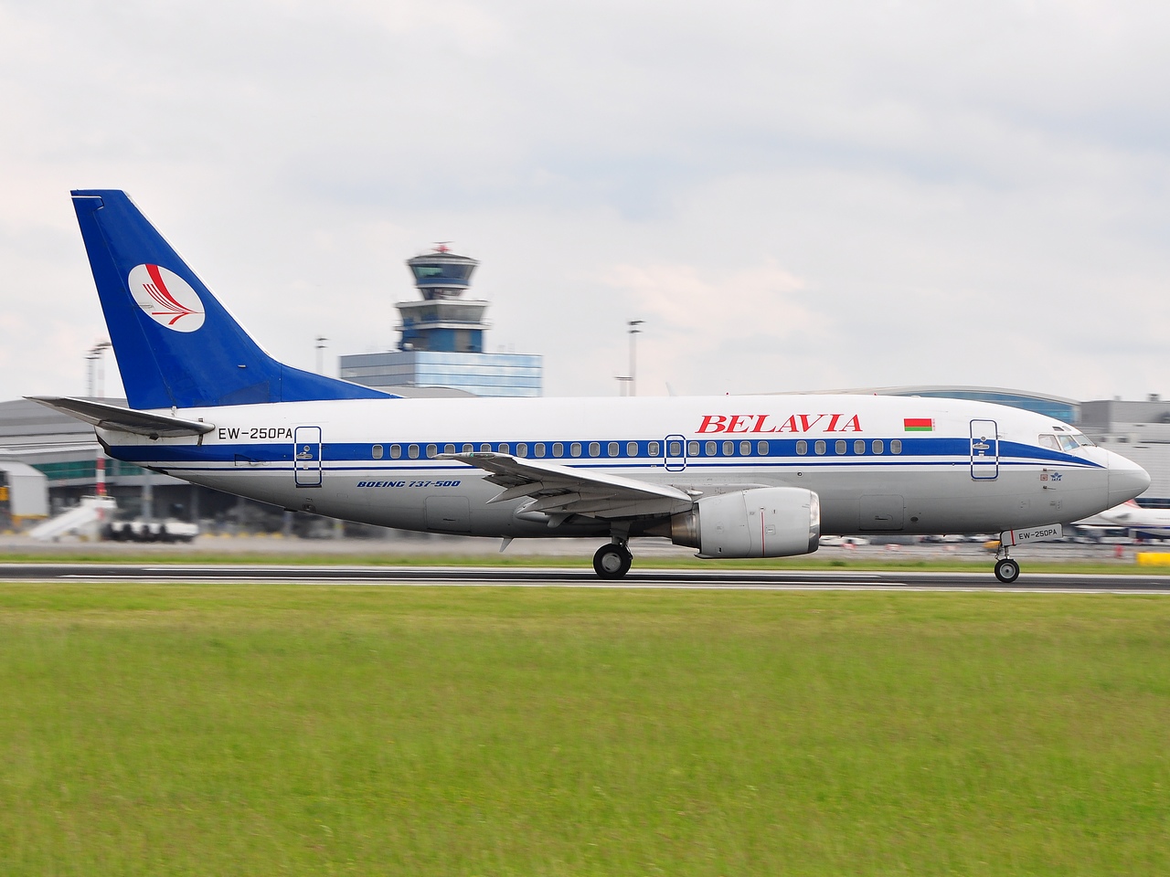 EW-250PA - 737-524 - Belavia _ Belarusian Airlines - PRG - 09-06-2009