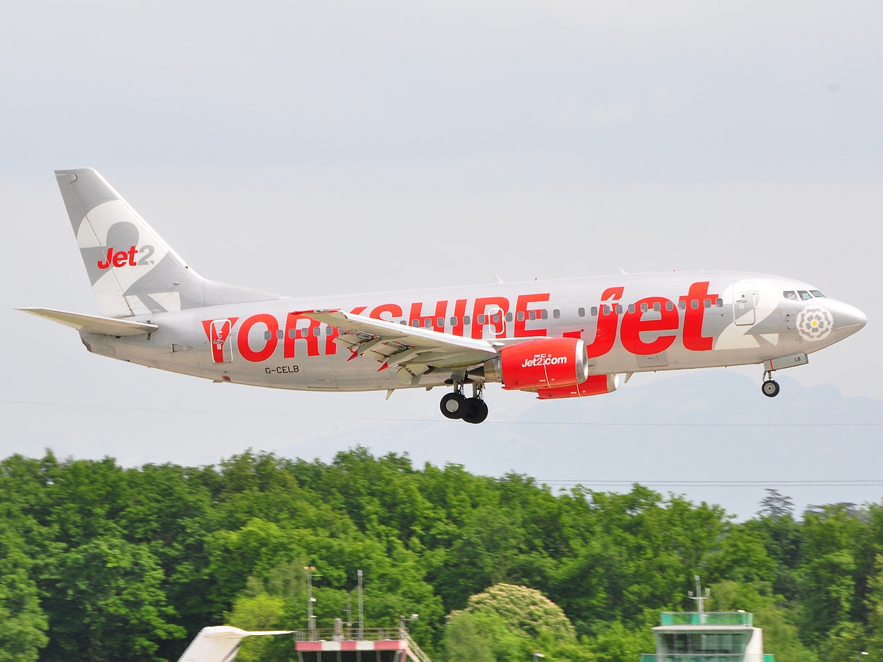G-CELB - 737-377 - Jet2 - GVA - 12-05-2009