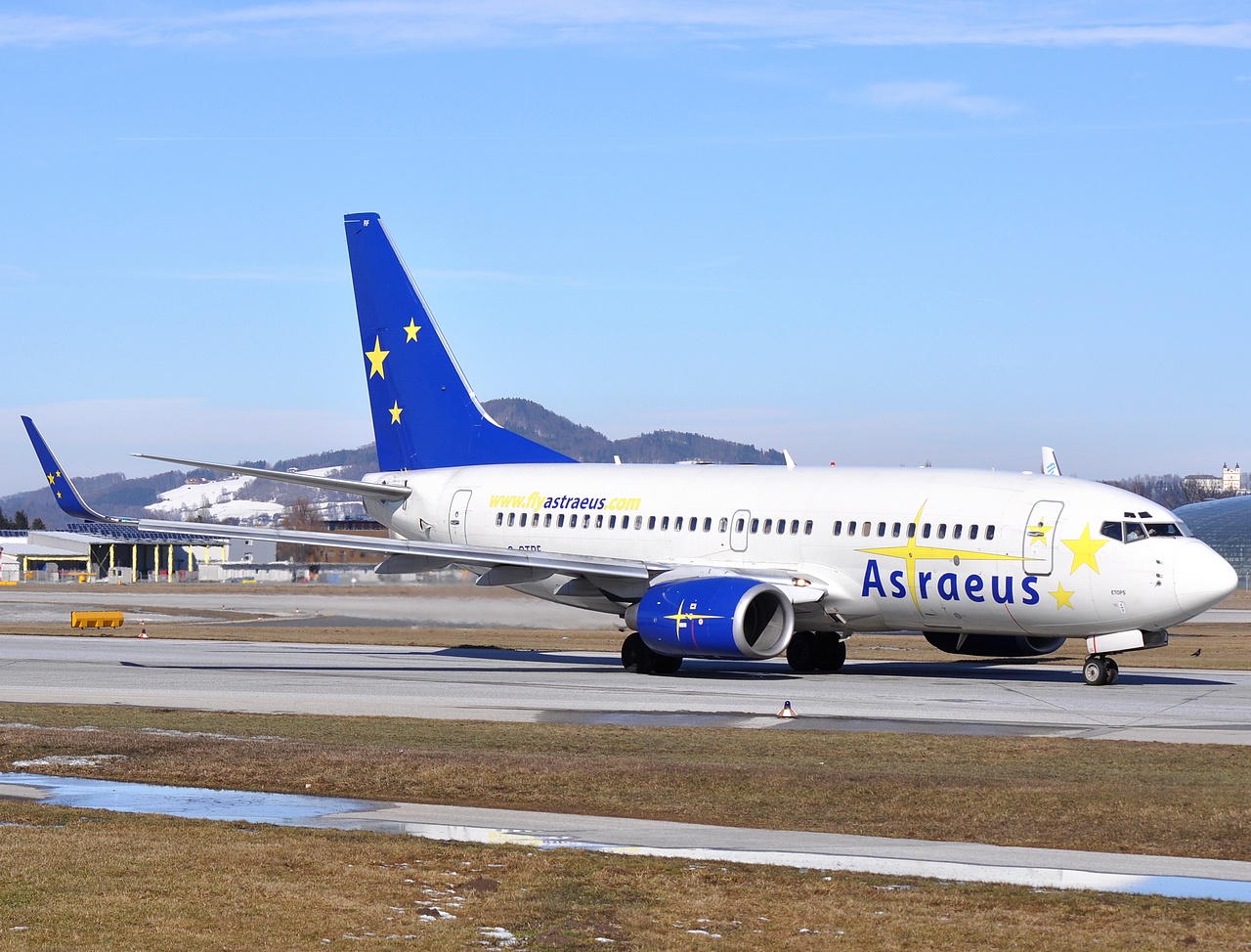 G-STRF - 737-76N(WL) - Astraeus Airlines - SZG - 28-02-2009