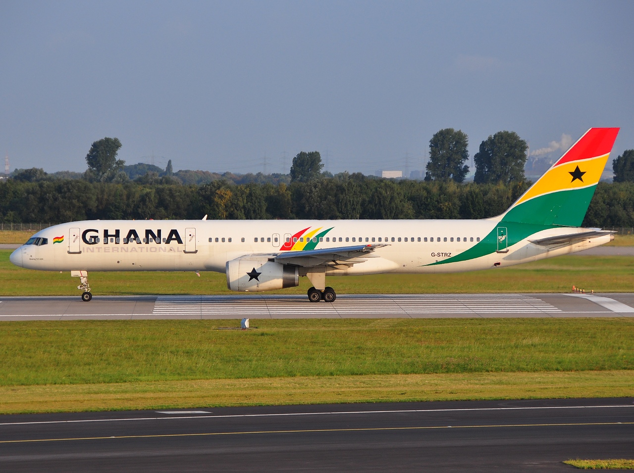G-STRZ - 757-258 - Ghana International - DUS - 06-09-2009c