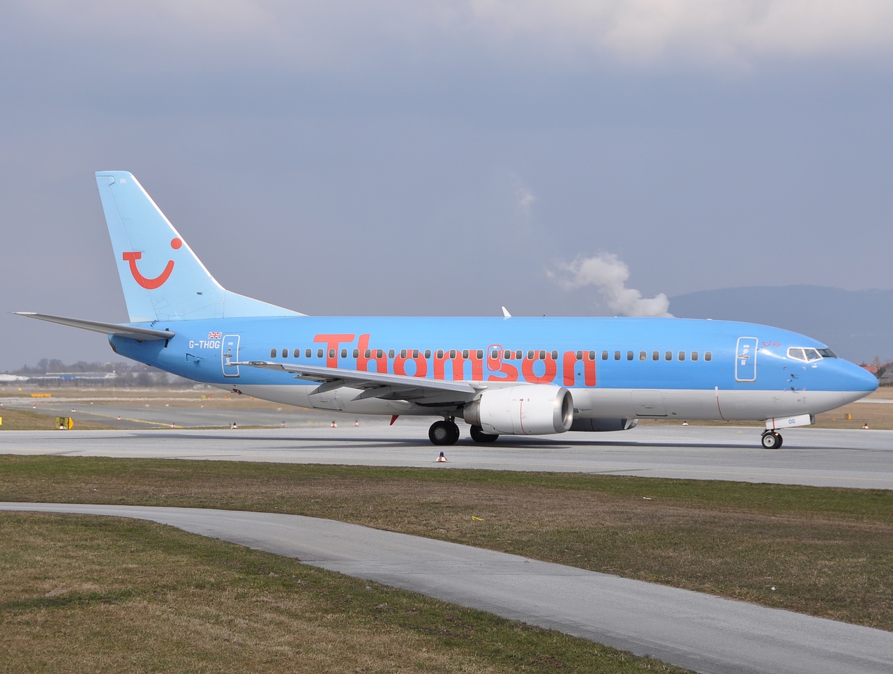 G-THOG - 737-31S - Thomson Airways - SZG - 21-03-2009