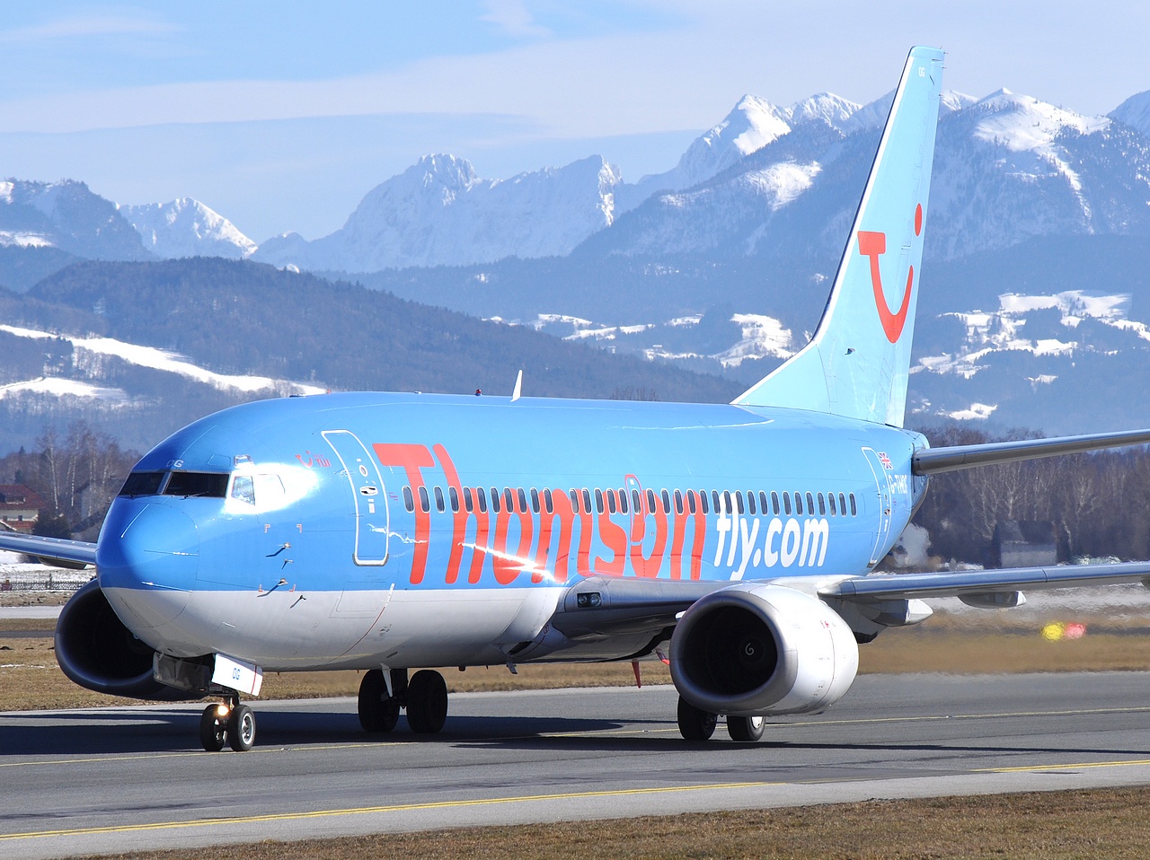 G-THOG - 737-31S - Thomson Airways - SZG - 28-02-2009