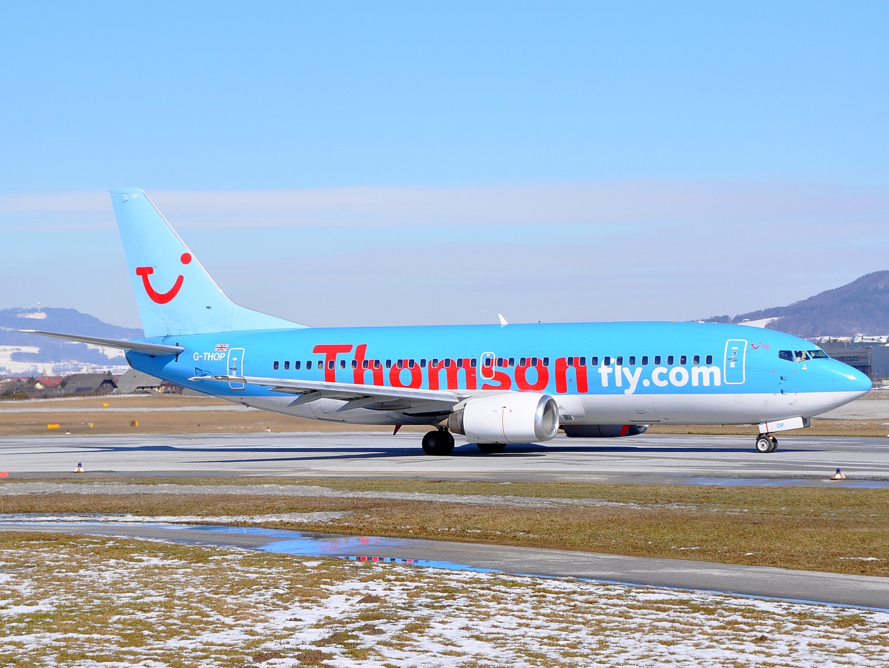 G-THOP - 737-3U3 - Thomsonfly - SZG - 28-02-2009b