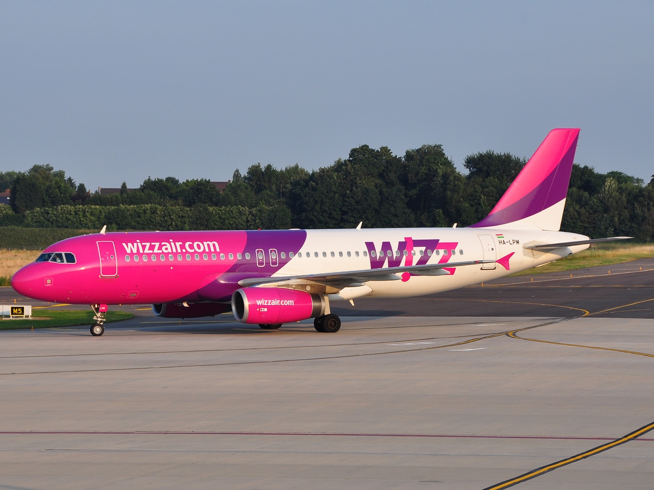 HA-LPM - A320-232 - Wizz Air - CRL - 30-06-2009