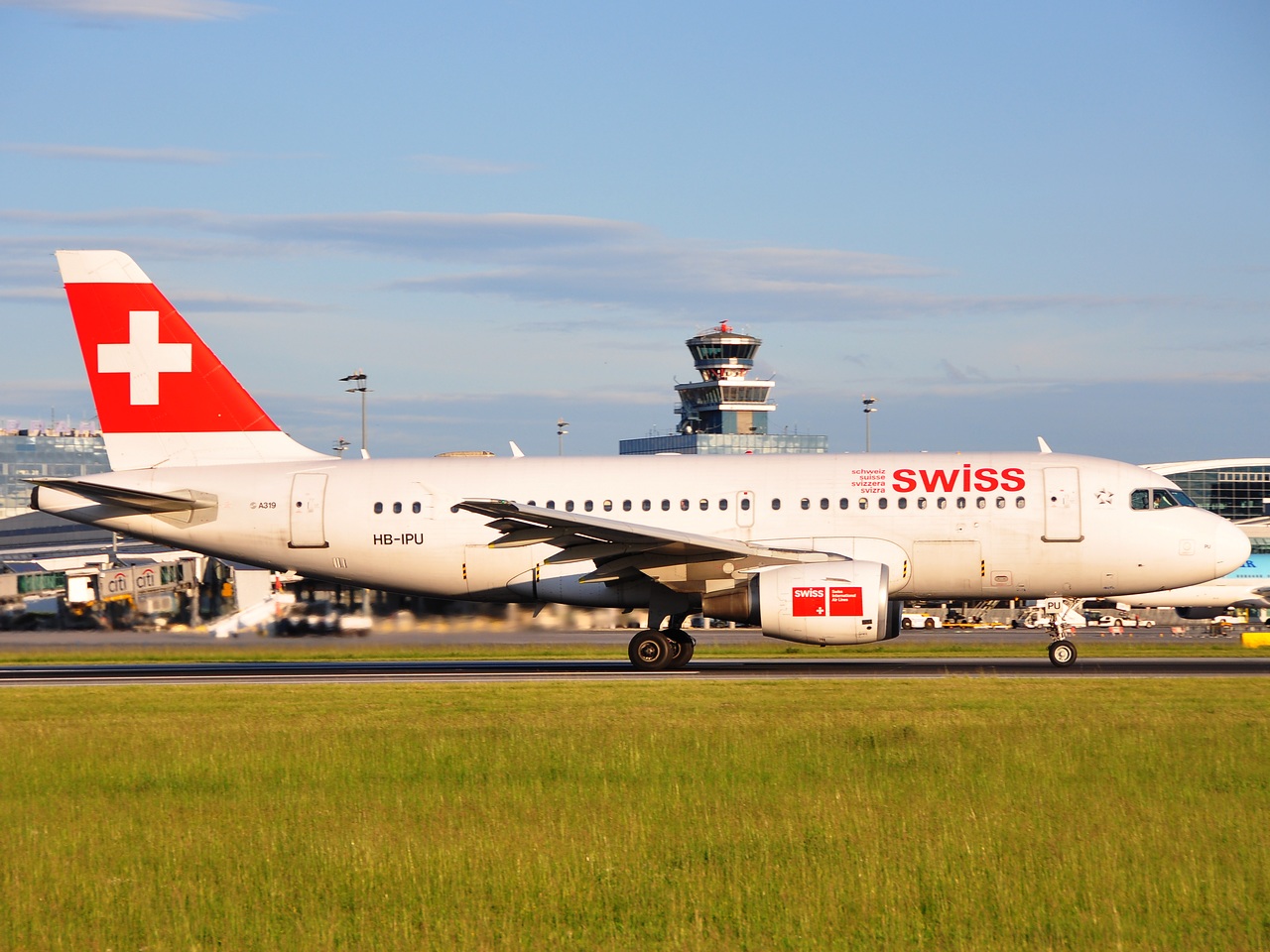 HB-IPU - A319-112 - Swiss - PRG - 09-06-2009