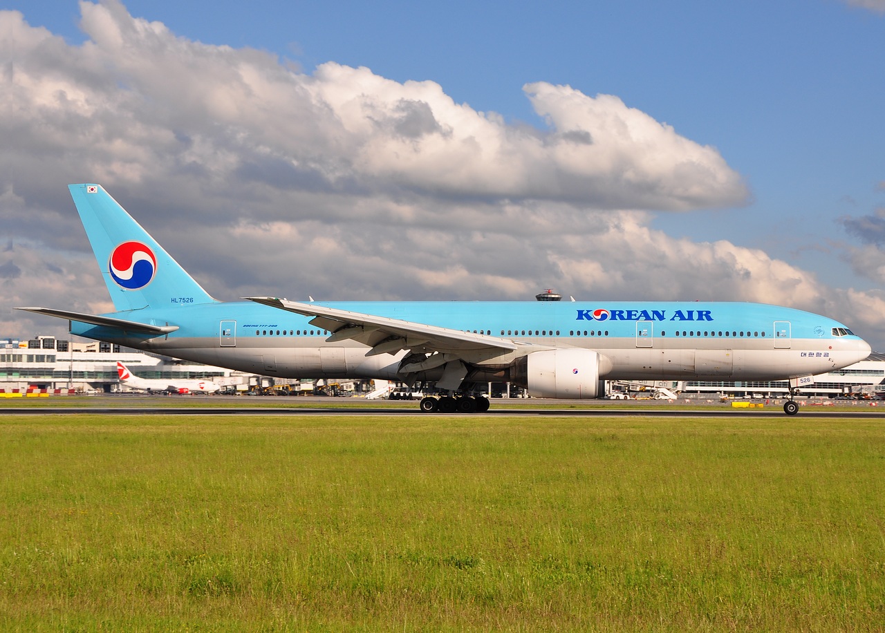 HL7526 - 777-2B5(ER) - Korean Air Lines - PRG - 09-06-2009