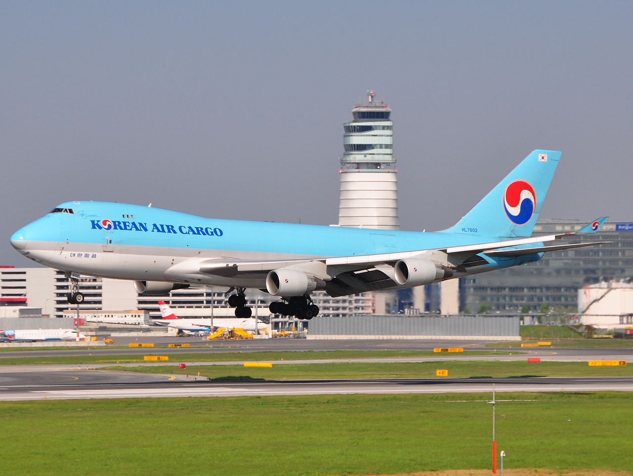 HL7602 - 747-4B5F(ER) - Korean Air Lines - VIE - 25-04-2009