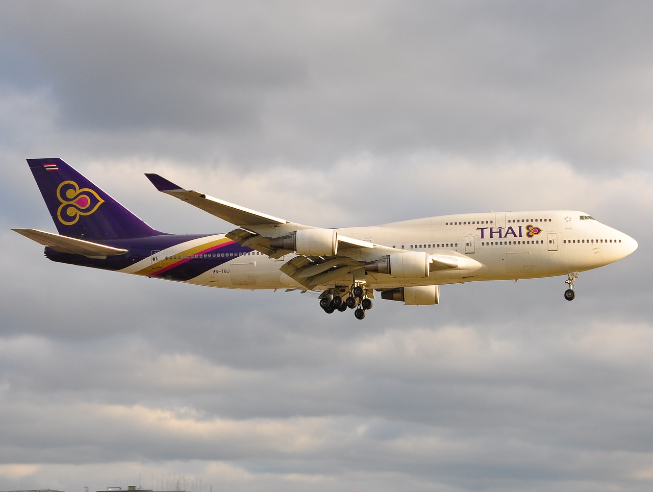 HS-TGJ - 747-4D7 - Thai Airways International - LHR - 27-08-2009