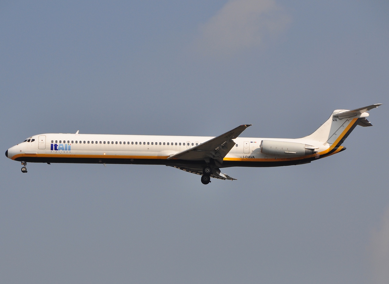 I-DAVA - MD-82 - Itali Airlines - MXP - 22-09-2009