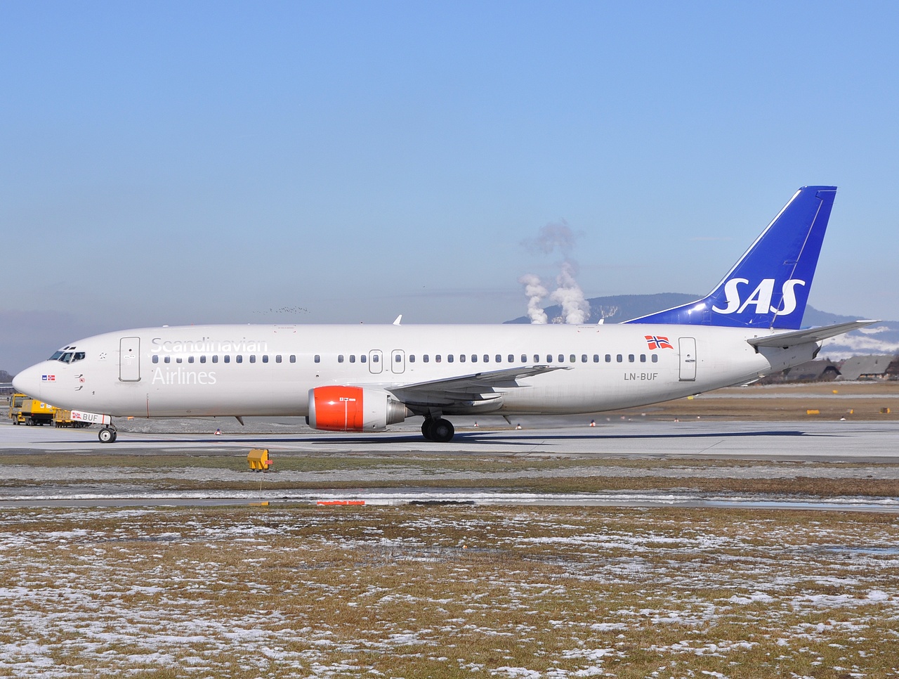 LN-BUF - 737-405 - SAS Norge - SZG - 28-02-2009