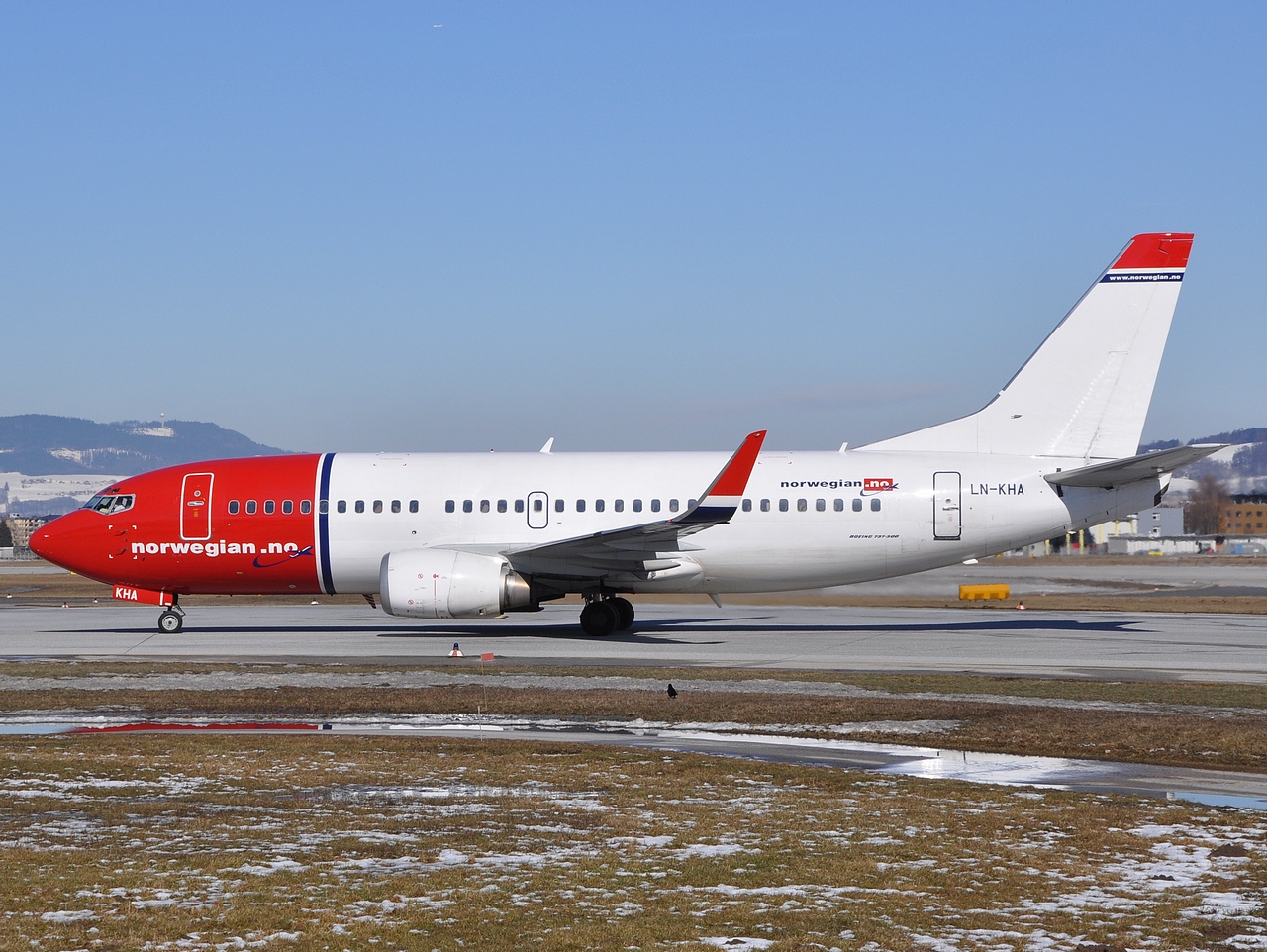 LN-KHA - 737-31S(WL) - Norwegian Air Shuttle - SZG - 28-02-2009