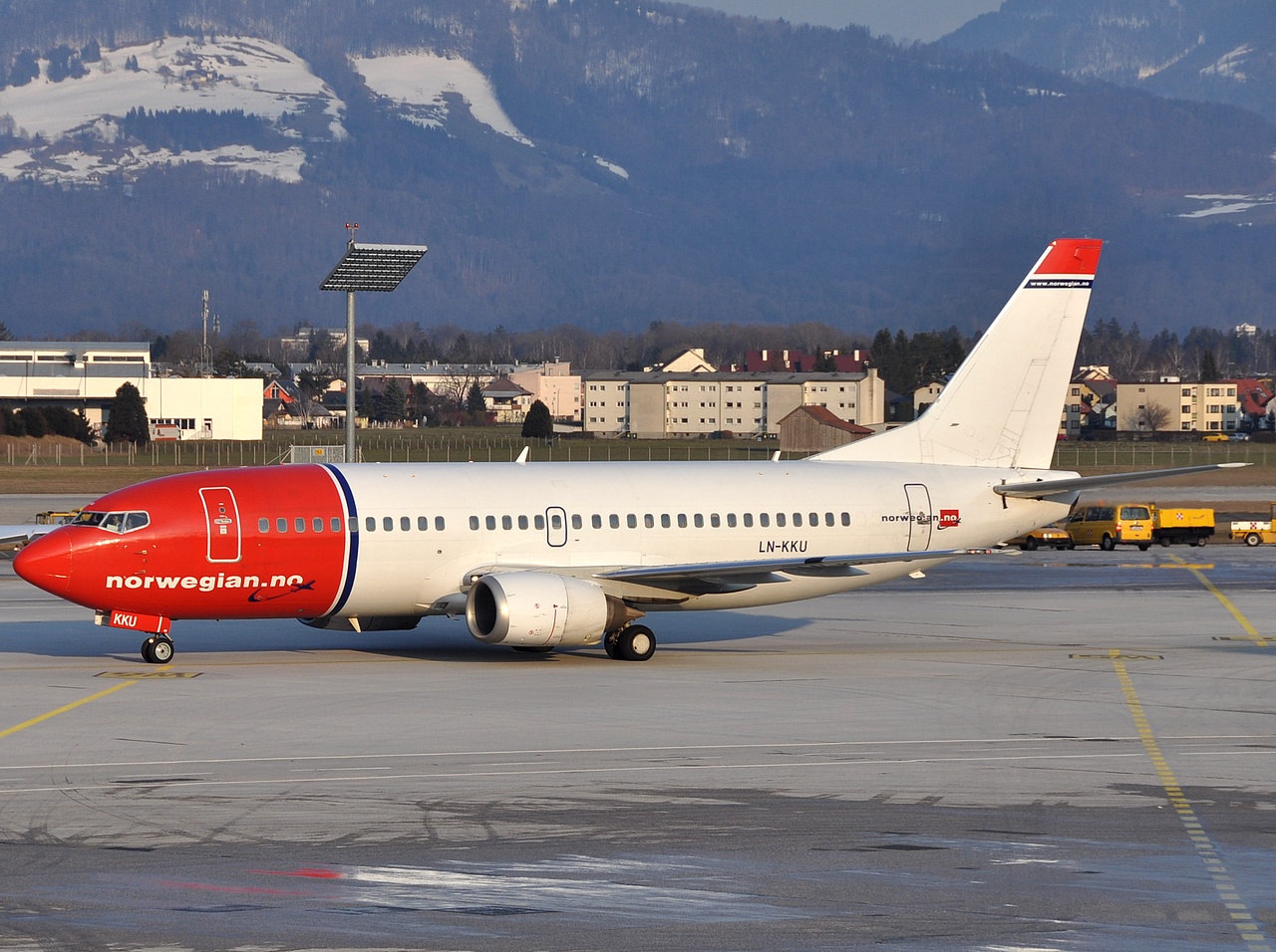 LN-KKU - 737-3L9 - Norwegian Air Shuttle - SZG - 21-03-2009