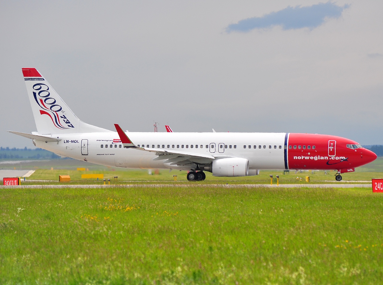 LN-NOL - 737-8Q8(WL) - Norwegian Air Shuttle - PRG - 09-06-2009