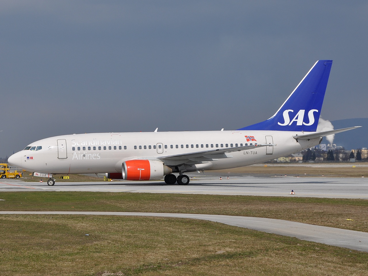 LN-TUA - 737-705 - SAS Norge - SZG - 21-03-2009