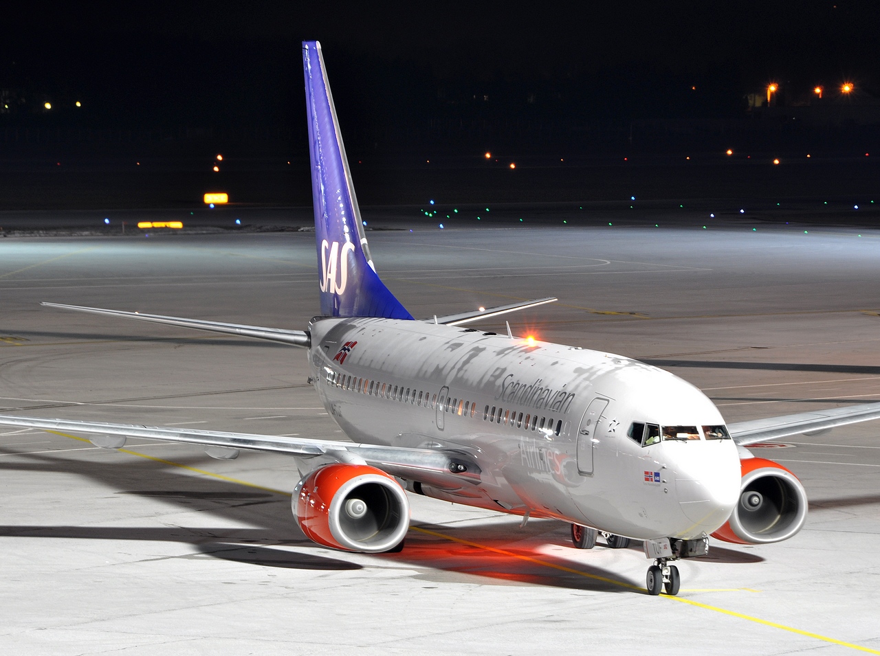 LN-TUF - 737-705 - SAS Norge - SZG - 28-02-2009