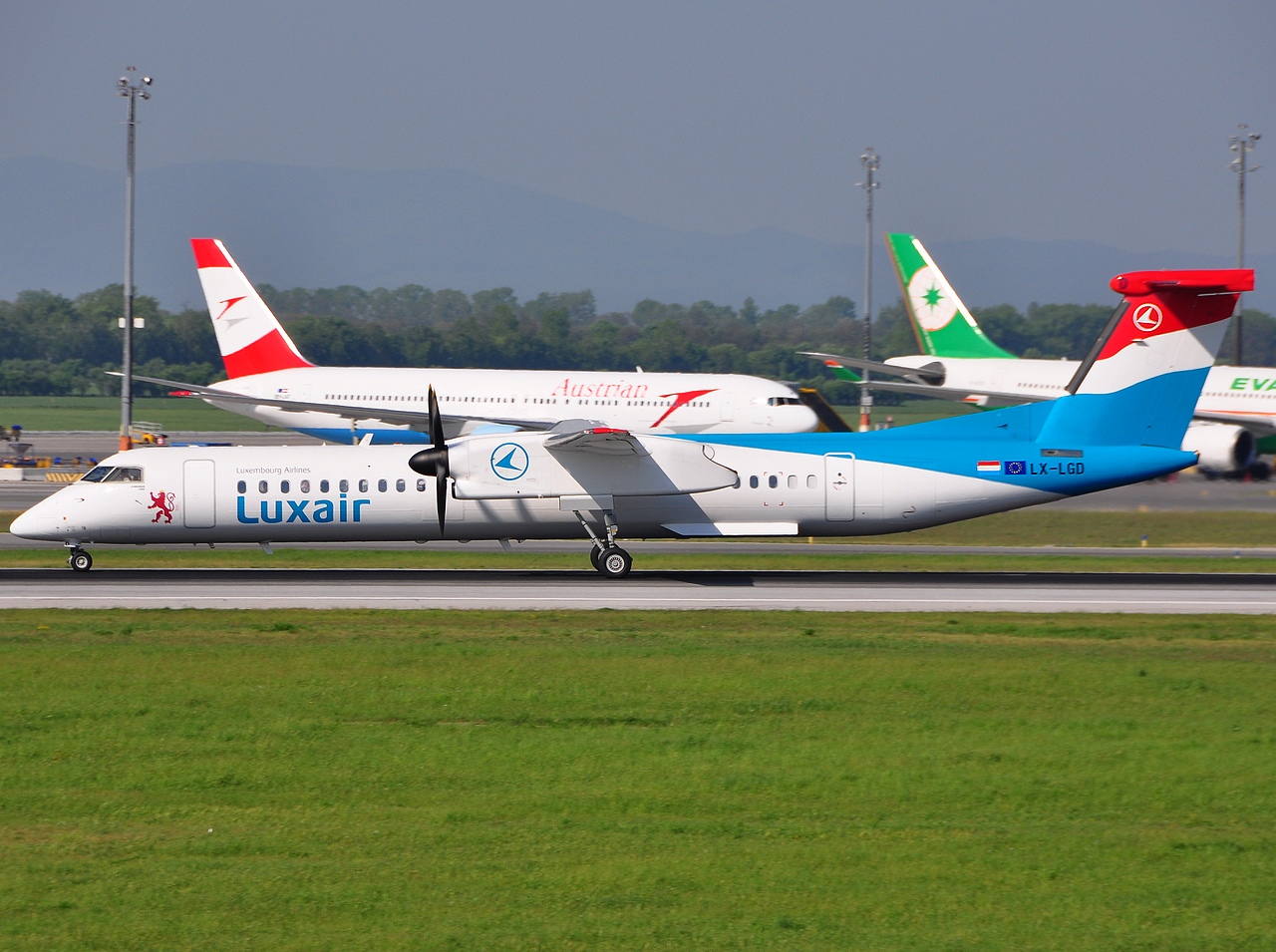 LX-LGD - DHC-8-402 - Luxair - VIE - 25-04-2009
