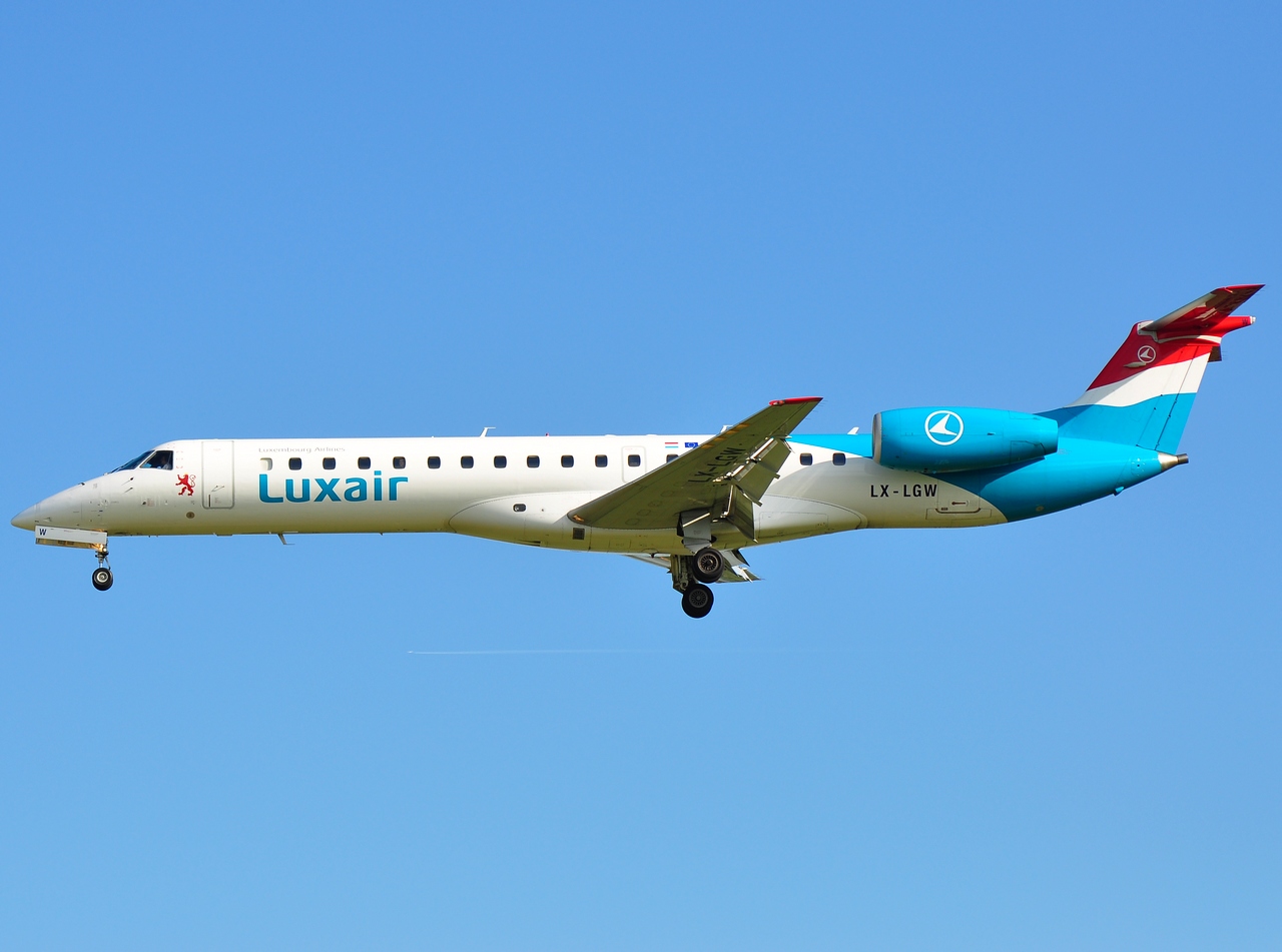LX-LGW - ERJ-145LU - Luxair - PRG - 09-06-2009