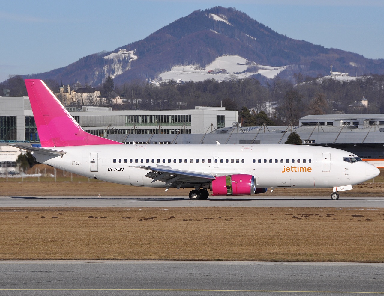 LY-AQV - 737-35B - JetTime - SZG - 28-02-2009
