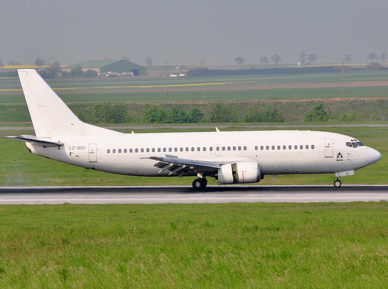 LZ-BOV - 737-330 - Bulgaria Air - VIE - 24-04-2009