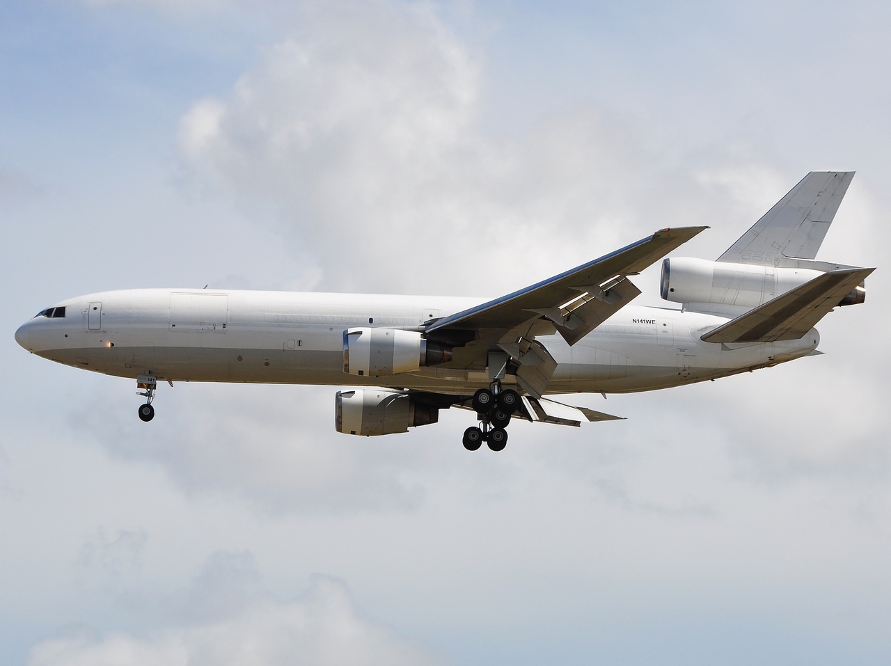N141WE - DC-10-40F - Arrow Air - MIA - 15-05-2009