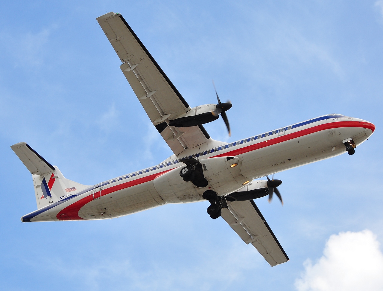 N288AE - ATR 72-212 - American Eagle - MIA - 15-05-2009