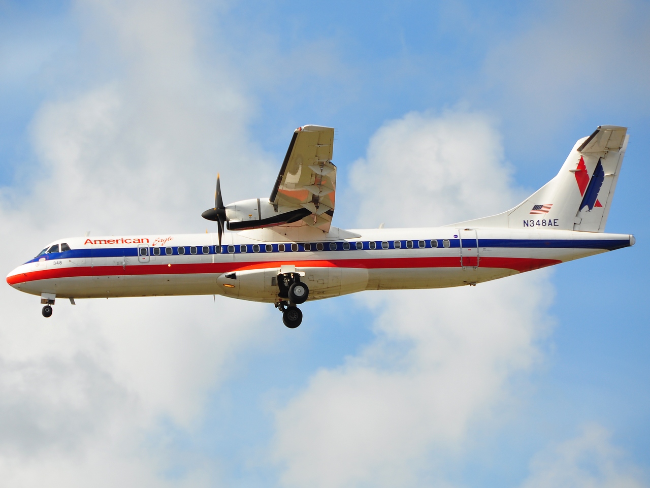 N348AE - ATR 72-212 - American Eagle - MIA - 18-05-2009