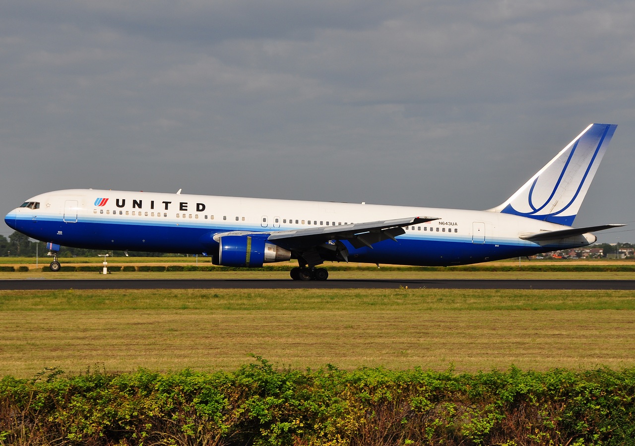 N643UA - 767-322(ER) - United Airlines - AMS - 18-08-2009b