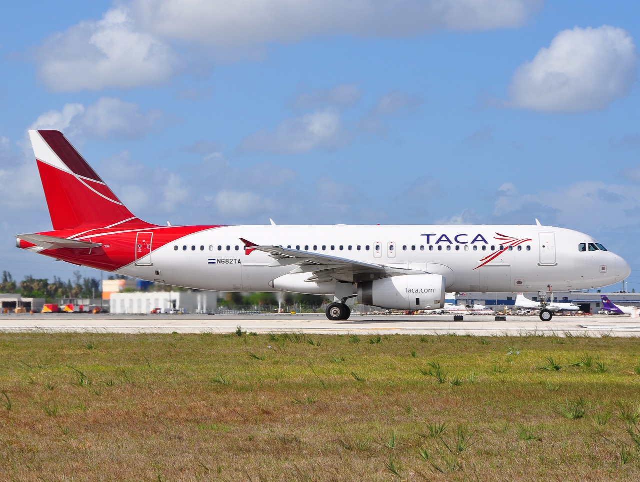 N682TA - A320-233 - TACA International Airlines - MIA - 16-05-2009