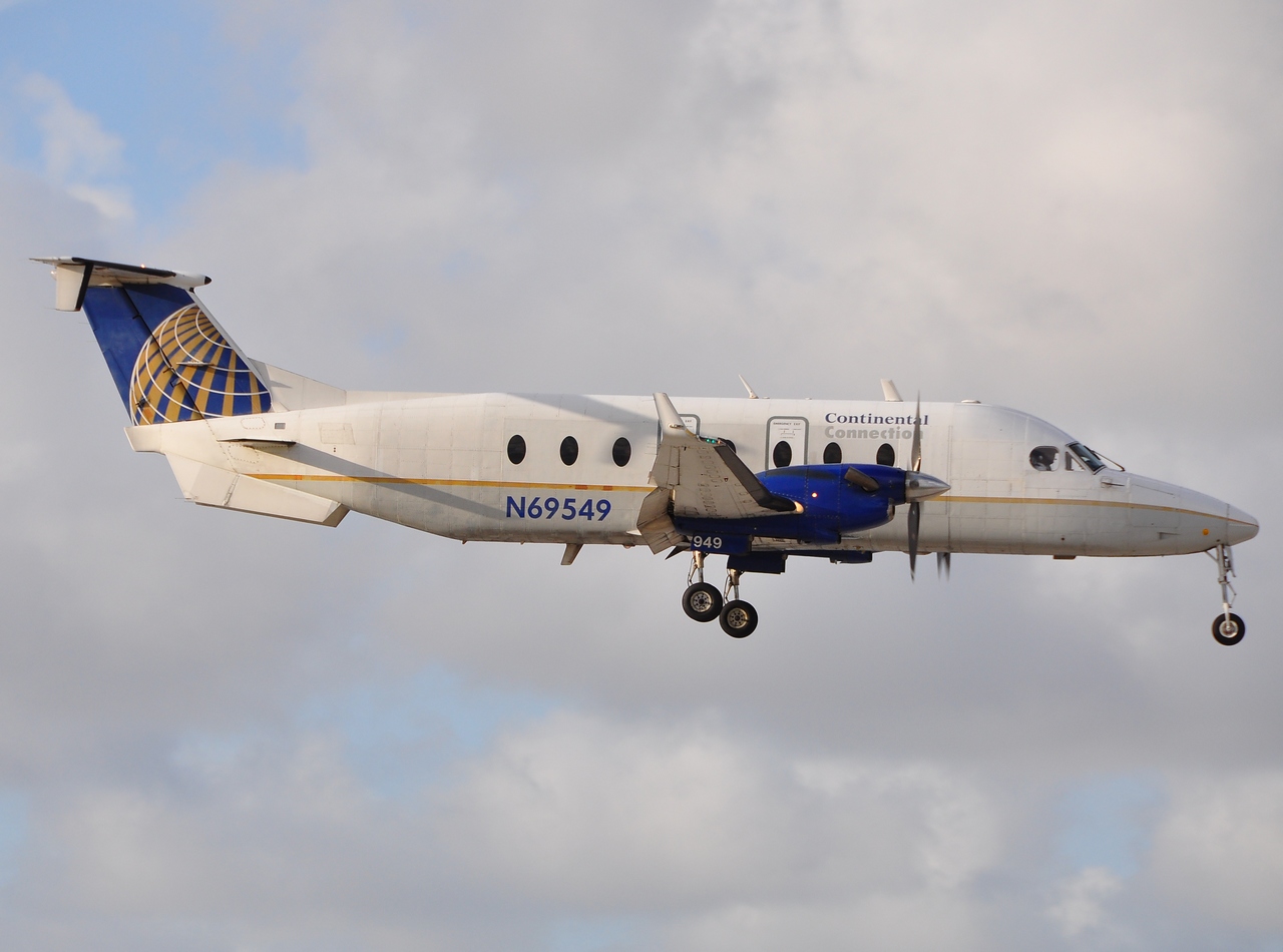 N69549 - Beech 1900D - Continental Express - MIA - 16-05-2009