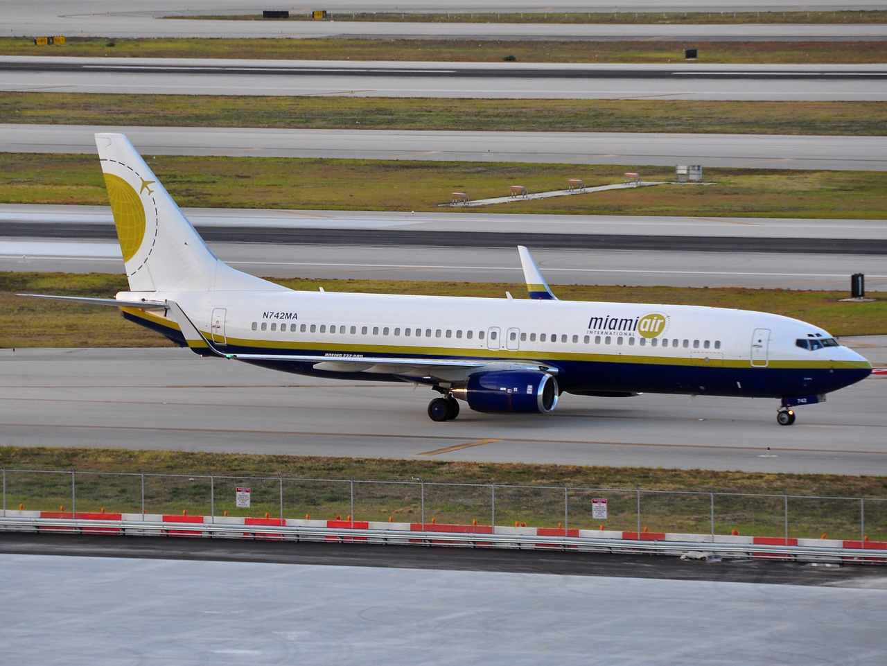 N742MA - 737-83N(WL) - Miami Air International - MIA - 16-05-2009