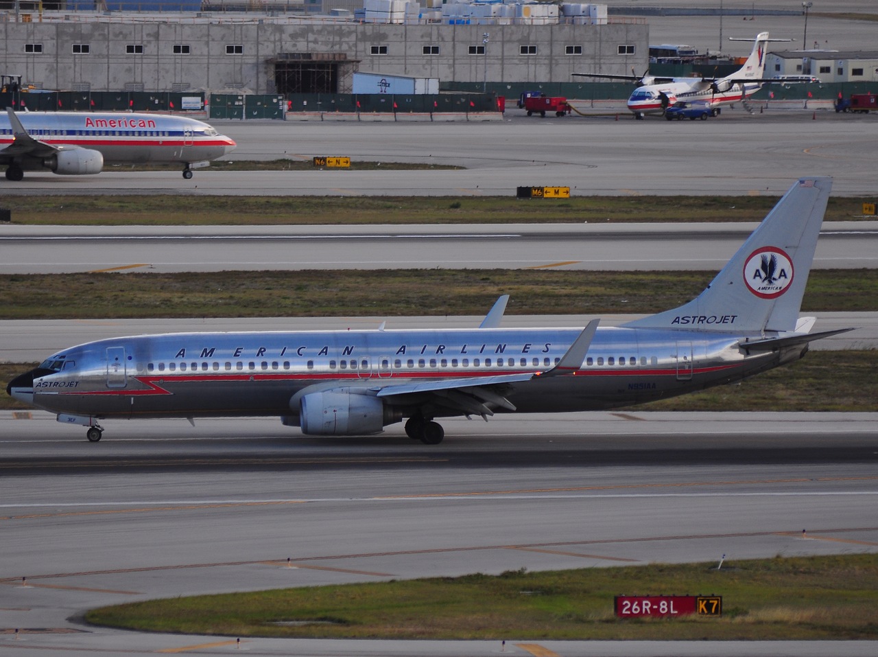 N951AA - 737-823(WL) - American Airlines - MIA - 15-05-2009