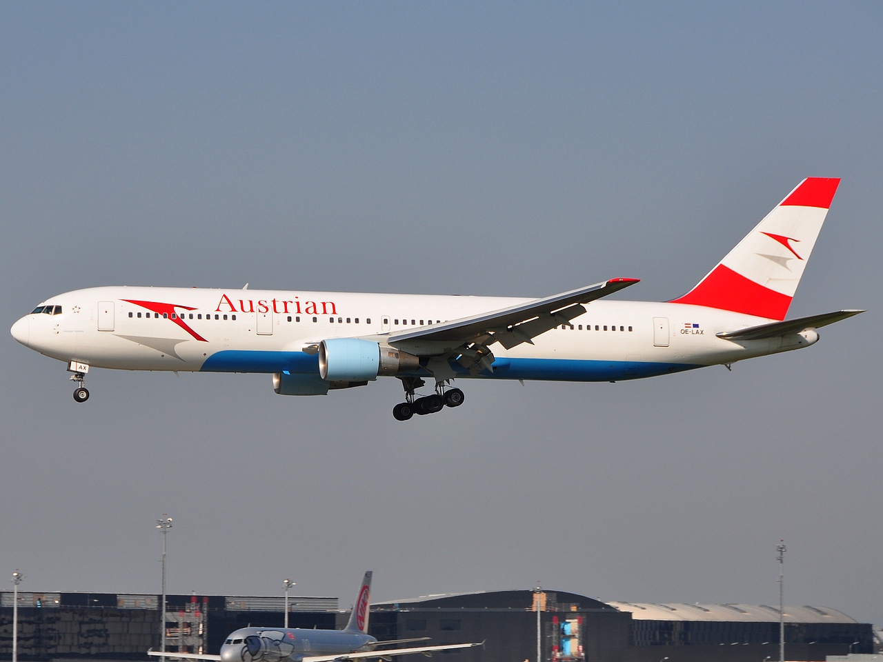 OE-LAX - 767-3Z9(ER) - Austrian Airlines - VIE - 25-04-2009