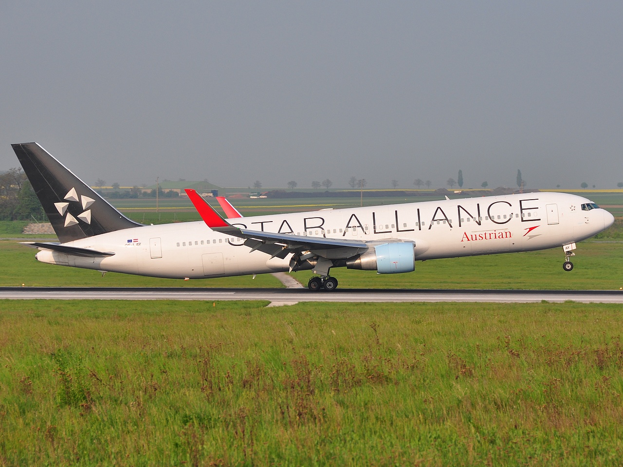 OE-LAY - 767-3Z9(ER)(WL) - Austrian Airlines - VIE - 24-04-2009