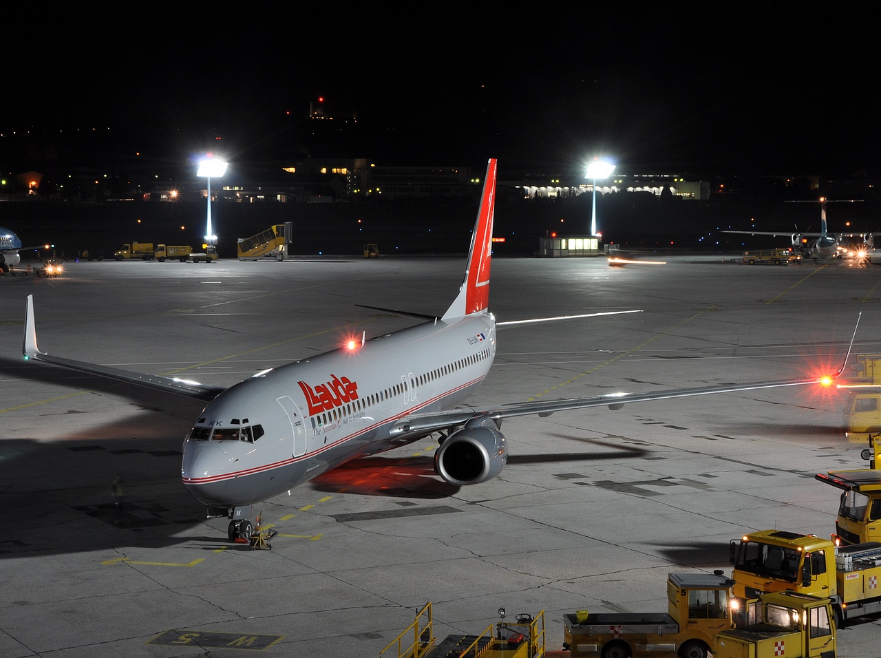 OE-LNK - 737-8Z9(WL) - Lauda Air - SZG - 28-02-2009d