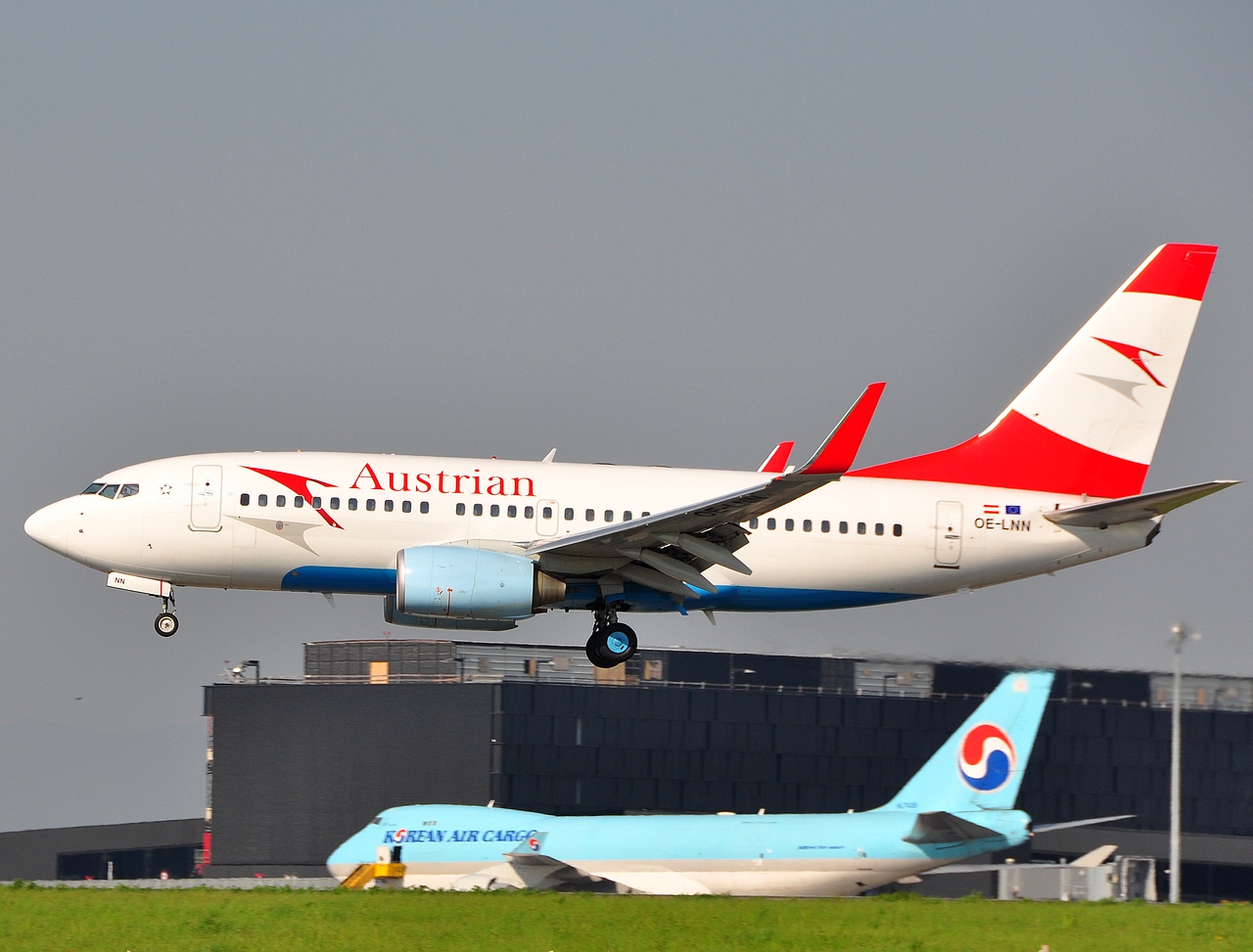 OE-LNN - 737-7Z9 - Austrian Airlines - VIE - 25-04-2009