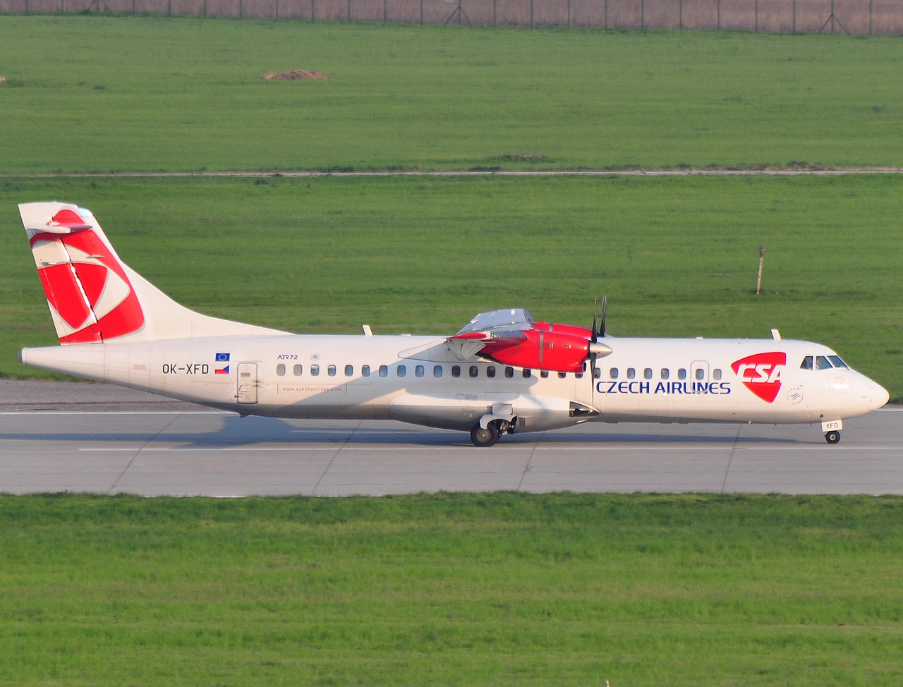 OK-XFD - ATR 72-202 - CSA Czech Airlines - BTS - 24-04-2009