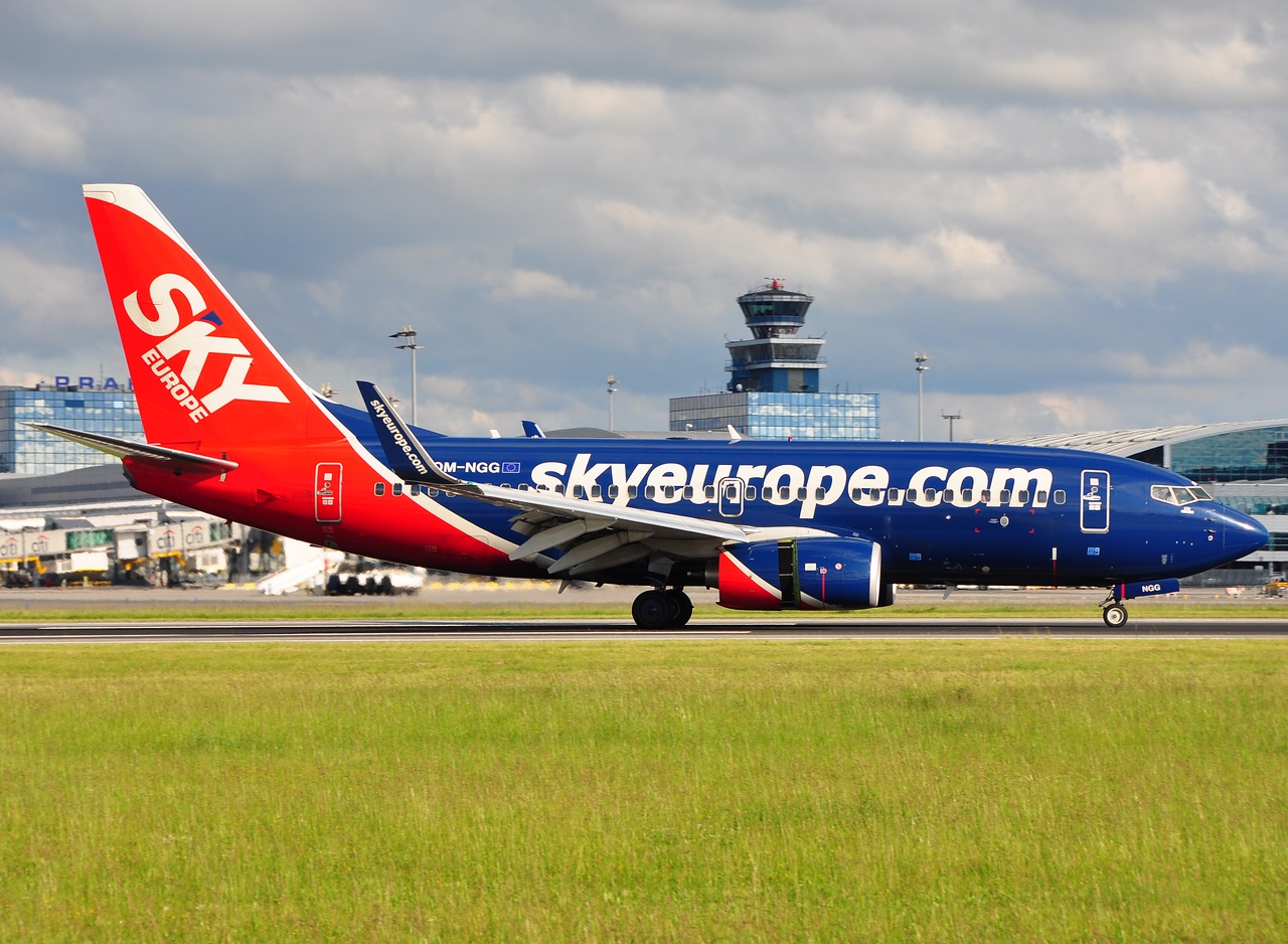 OM-NGG - 737-76N(WL) - SkyEurope Airlines - PRG - 09-06-2009b