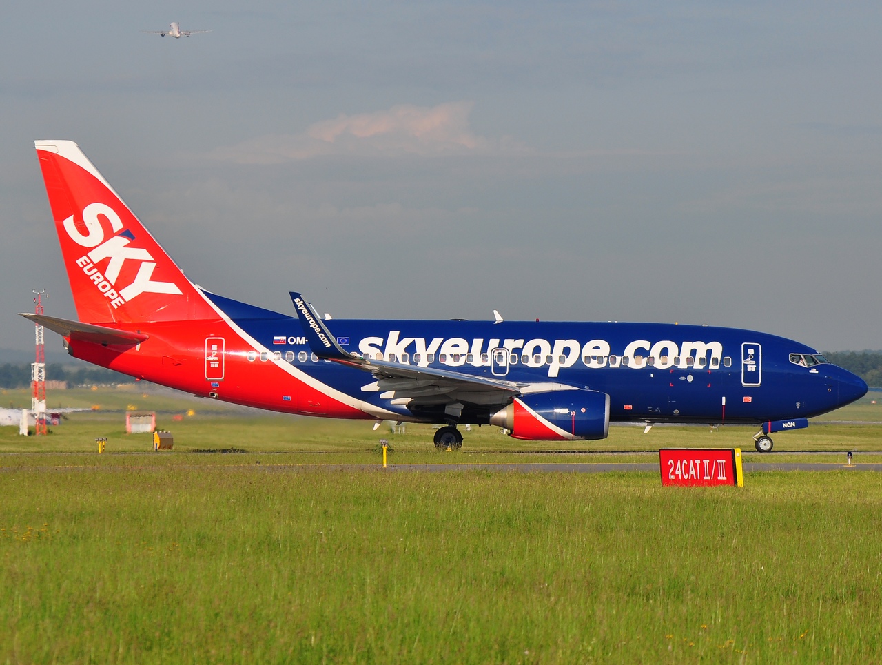 OM-NGN - 737-7GL(WL) - SkyEurope Airlines - PRG - 09-06-2009