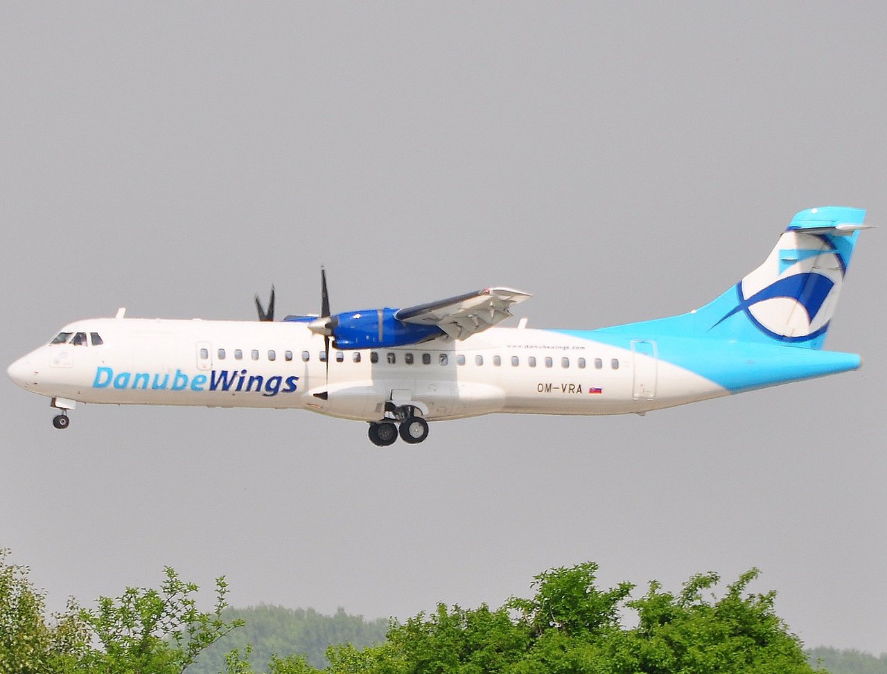 OM-VRA - ATR 72-202 - Danube Wings - BTS - 24-04-2009