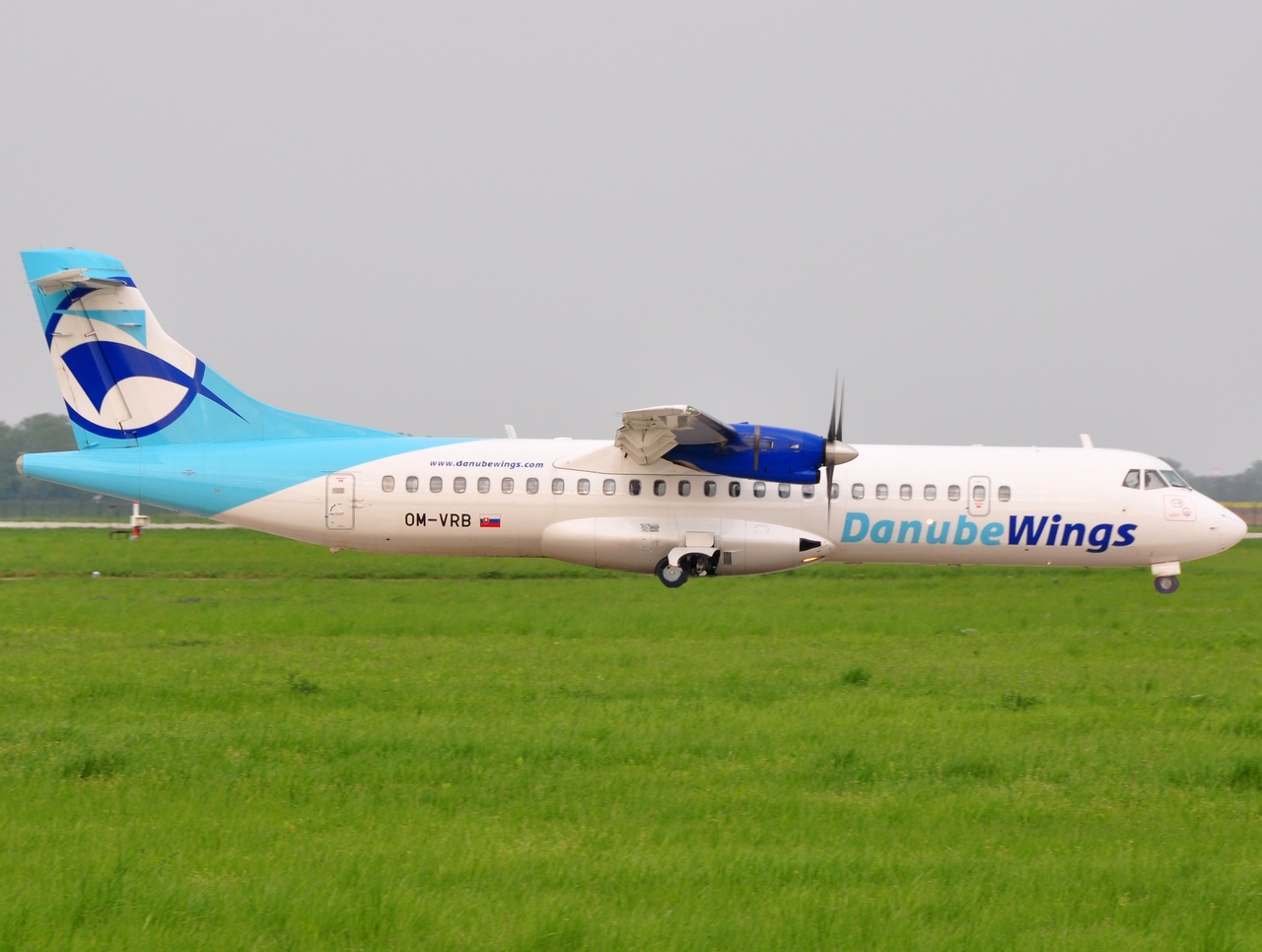 OM-VRB - ATR 72-202 - Danube Wings - BTS - 23-04-2009