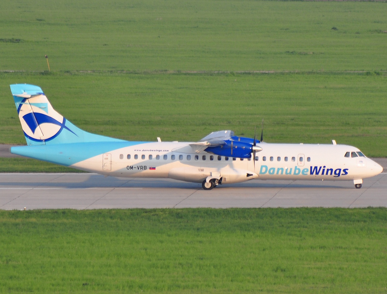 OM-VRB - ATR 72-202 - Danube Wings - BTS - 24-04-2009