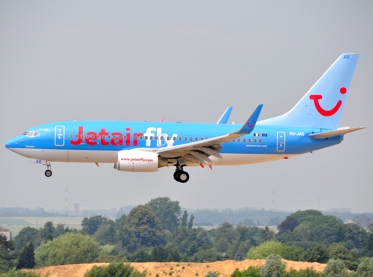 OO-JAS - 737-7K5(WL) - JetairFly - LGG - 04-07-2009