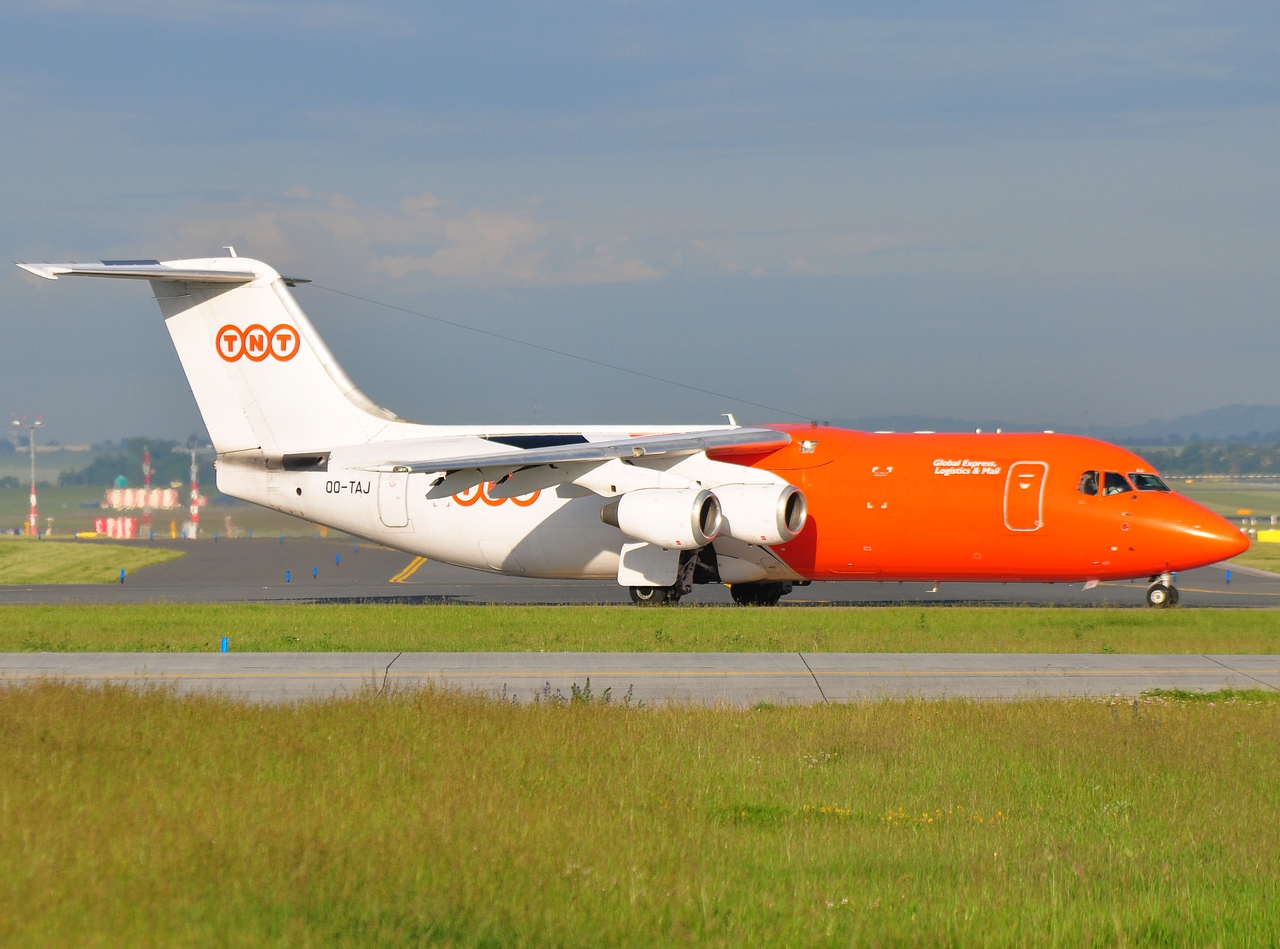 OO-TAJ - BAe 146-300QT - TNT Airways - PRG - 09-06-2009