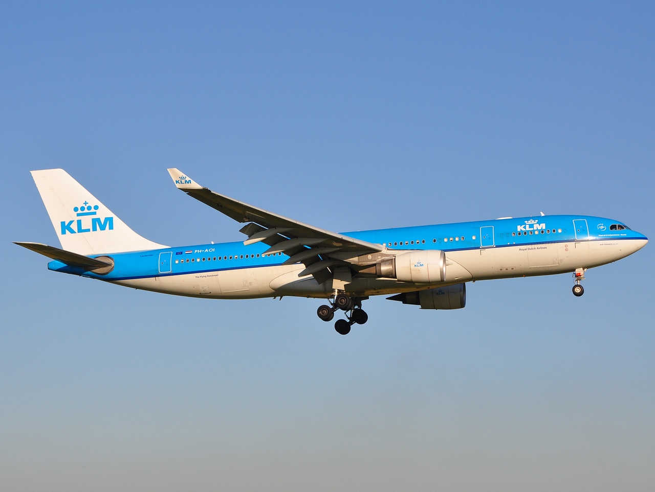 PH-AOI - A330-203 - KLM Royal Dutch Airlines - AMS - 23-06-2009