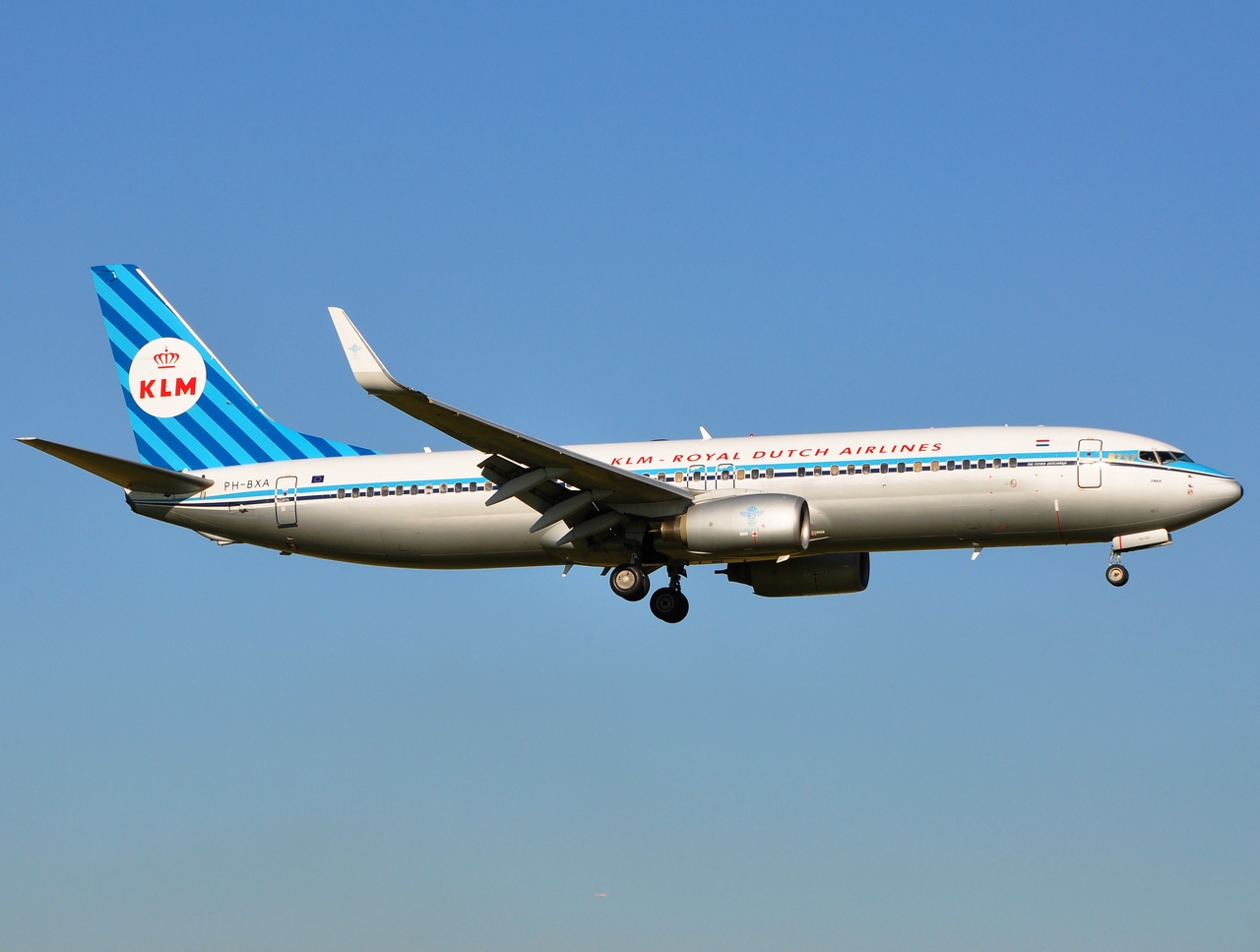 PH-BXA - 737-8K2(WL) - KLM Royal Dutch Airlines - AMS - 23-06-2009