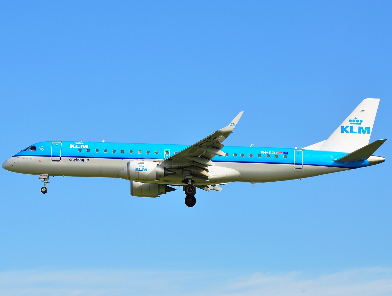 PH-EZD - ERJ-190STD (ERJ-190-100) - KLM Cityhopper - PRG - 06-09-2009