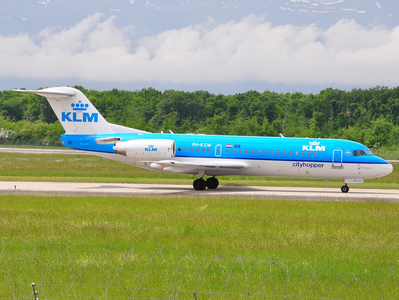PH-KZW - Fokker 70 - KLM Cityhopper - GVA - 12-05-2009