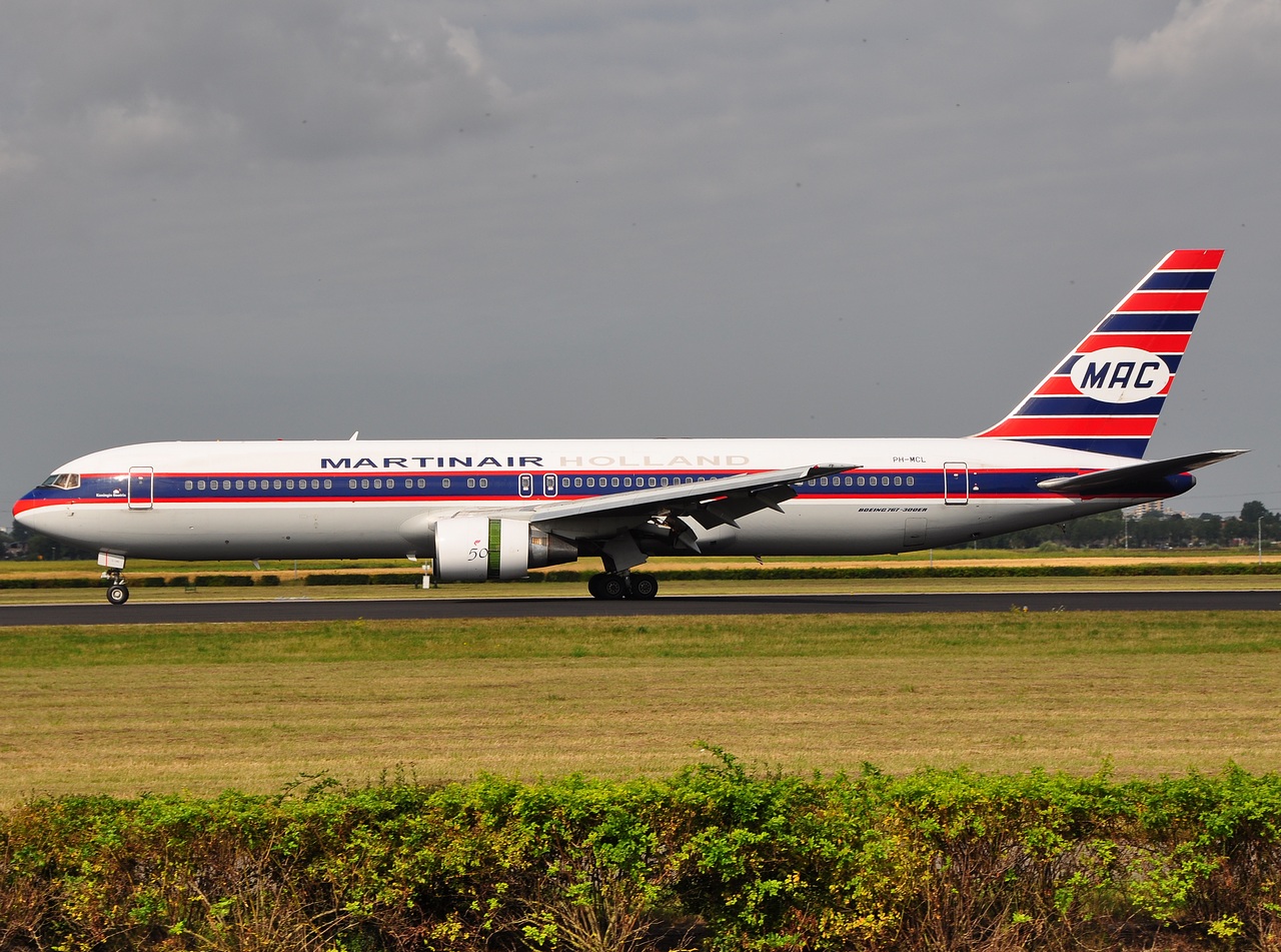 PH-MCL - 767-31A(ER) - Martinair Holland - AMS - 18-08-2009b