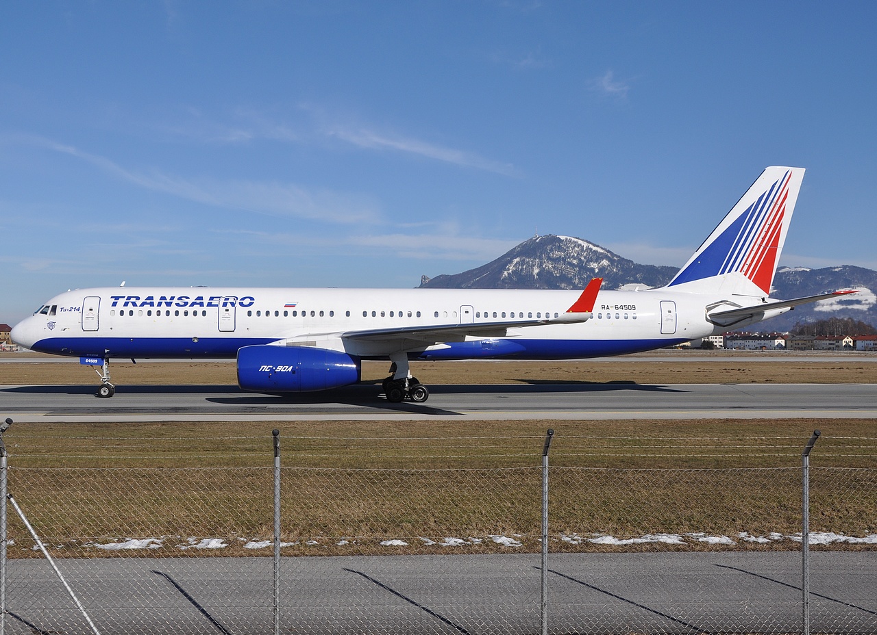 RA-64509 - Tupolev Tu-214 - Transaero Airlines - SZG - 28-02-2009b